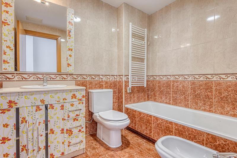 Foto 3416faf5-b0b5-468c-86e3-90a35418a118. Flat with heating parking in Llevant Igualada