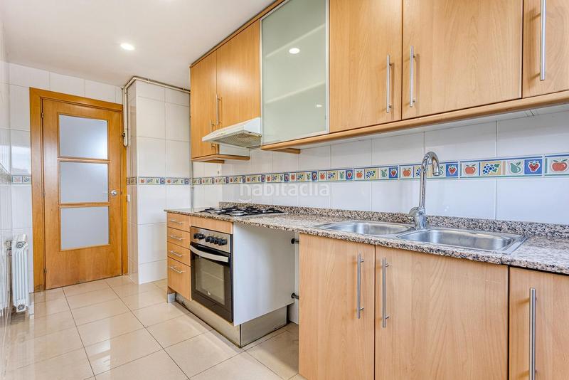 Foto 98f5e455-4618-491d-a79e-ad88ff7f51df. Flat with heating parking in Llevant Igualada