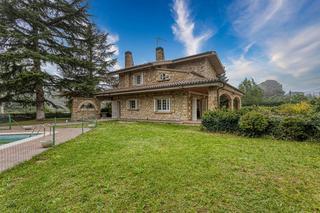 Chalet en Torre de Claramunt (La). Xalet amb piscina a el xaro