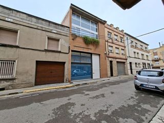 Miete Geschäftsraum in Poble Sec. Edifici comercial en lloguer al poble sec  igualada