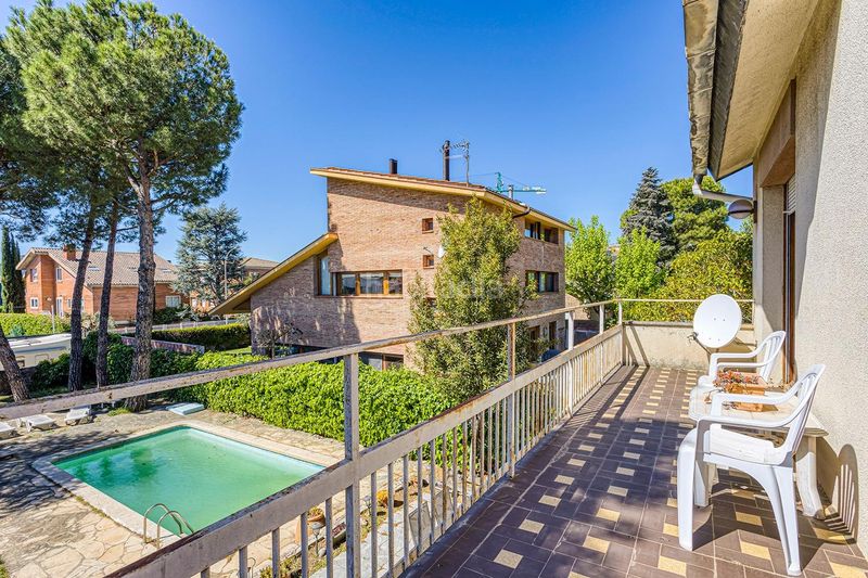 Foto b4bbaa7f-00b0-4f09-b6ab-395663e92a42. Xalet amb aparcament piscina a Ponent - Set Camins Igualada