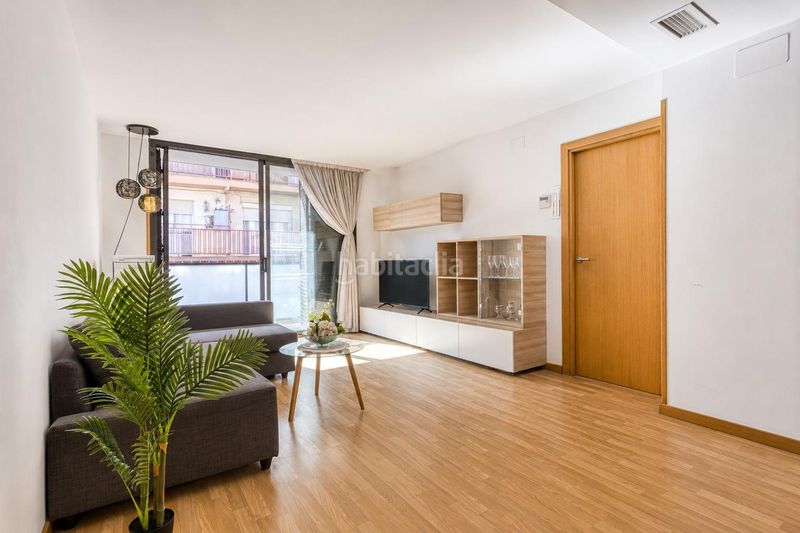 Foto 40df7608-d3b6-4df1-b520-317b662633ac. Apartament amb calefacció aparcament a Llevant Igualada
