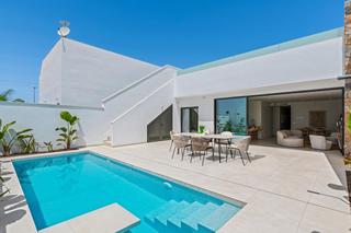 Casa adossada a Las Lomas de Rame-Bahía Bella. Adosados de obra nueva en los alcazares