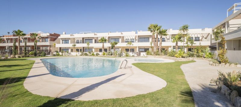 Foto b2f1182e-9d1c-448e-9a14-8527417f9b95. Casa amb piscina a La Veleta Torrevieja