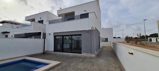 Chalet en Villamartín-Las Filipinas. Villas de obra nueva en orihuela costa