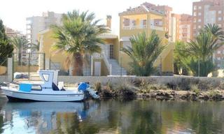Chalet in Veneziola. Villa de lujo con embarcadero privado