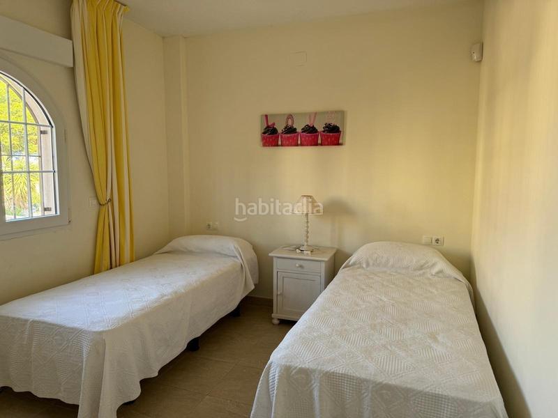 Foto 2b6ab6ec-e206-404c-8078-a8fb55290a5c. Chalet avec piscine dans La Zenia Orihuela