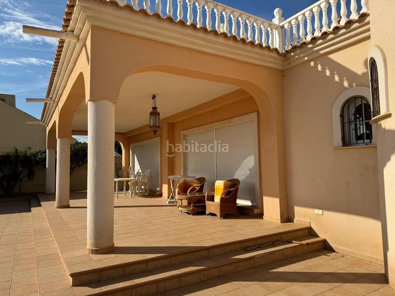 Foto 7f6e1893-b376-4f96-b499-84e016fc1434. Chalet avec piscine dans La Zenia Orihuela