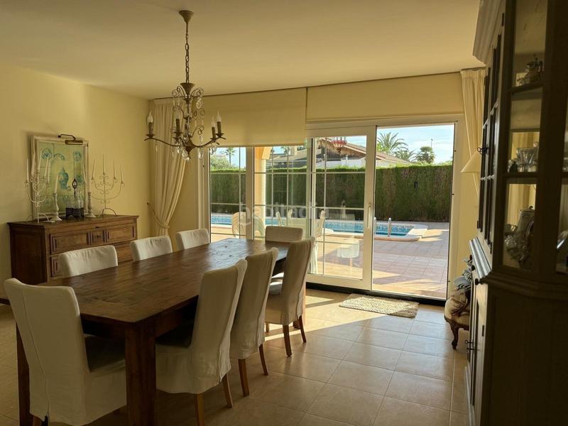 Foto 98461254-f3d1-4809-a2d8-87cc1b615a0d. Chalet avec piscine dans La Zenia Orihuela