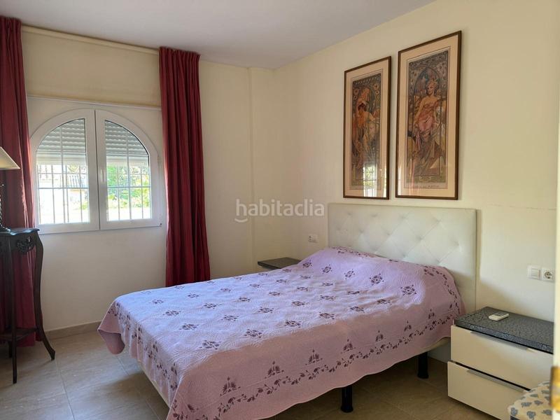 Foto af8ea542-981a-4993-ba1a-1a7418ffa377. Chalet avec piscine dans La Zenia Orihuela