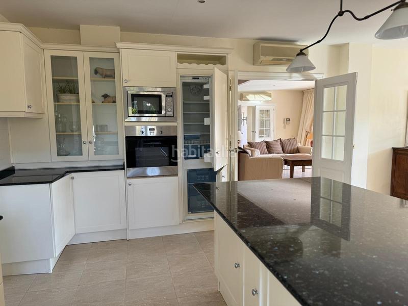 Foto f391ecec-6ac0-45ba-b07c-916c95b39f85. Chalet avec piscine dans La Zenia Orihuela