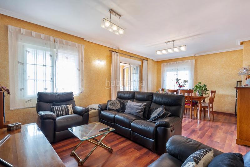 Foto 9551d33a-4be3-49bd-80e9-e8077bfa5919. Casa aparellada amb calefacció aparcament piscina a Torrevieja