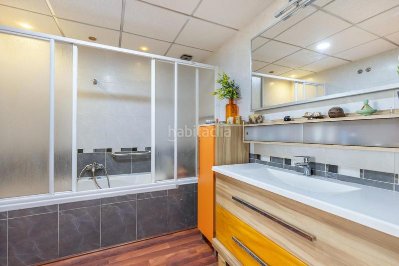 Foto cc068cbe-f33a-4762-bb3d-7a0844d2b93d. Casa aparellada amb calefacció aparcament piscina a Torrevieja