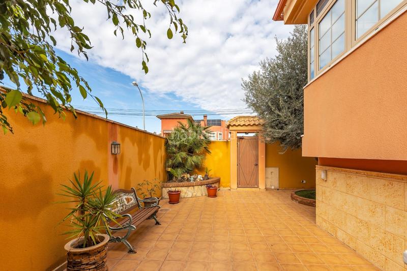 Foto ecd24486-8dc2-44ca-b8b6-b193c69b672f. Casa aparellada amb calefacció aparcament piscina a Torrevieja