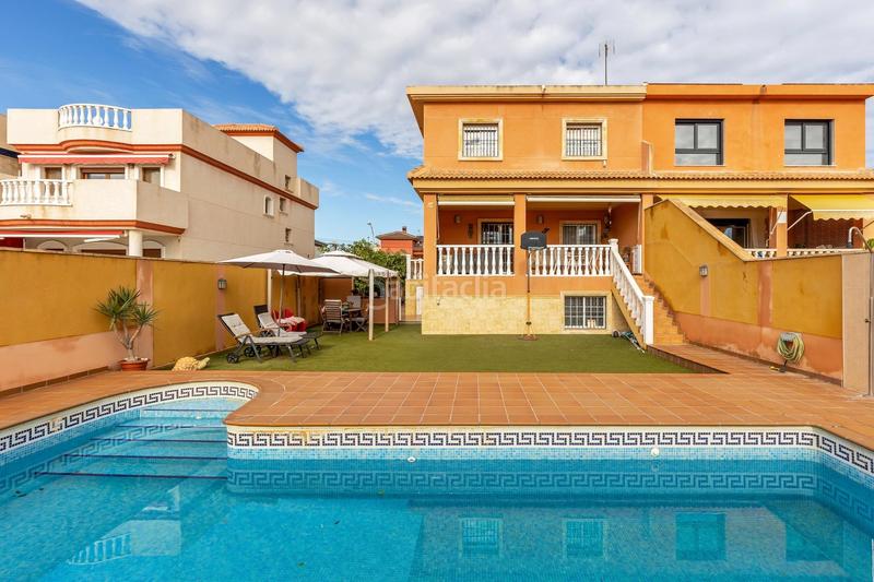Foto f85a8cdf-2794-4eb6-b22e-9410b773a164. Casa aparellada amb calefacció aparcament piscina a Torrevieja