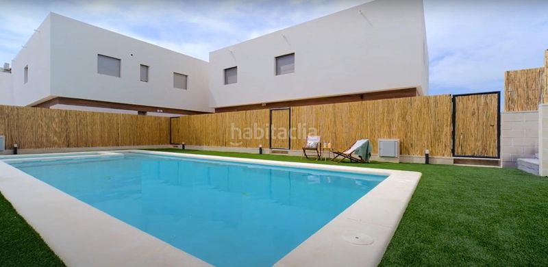 Foto 3ac194b2-7097-4354-99f3-1f24a6bd3634. Reihenhaus mit parking pool in Los Almendros Orihuela