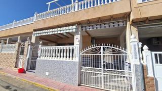 Casa adossada a Los Balcones-Los Altos. Vivienda adosada, 3 dormitorios, 1 baño, solárium, piscina, en l