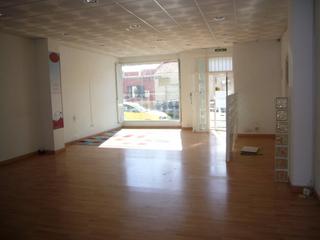Business premise in Calle antonio machado 65. Local en el centro cerca del mercadona