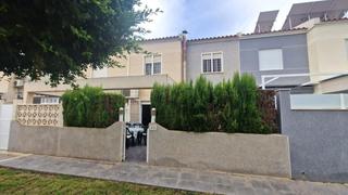 Casa a schiera in Aguas Nuevas. Gran dúplex, 3 dormitorios, 2 baños, jardín, solárium, garaje, p