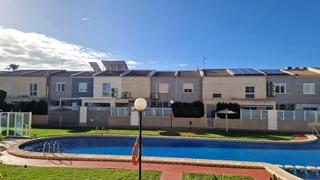Casa adossada a Aguas Nuevas. Gran dúplex, 3 dormitorios, 2 baños, jardín, solárium, garaje, p