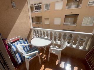 Apartament a Calle bella antonia 1. Apartamento con garaje y piscina en el centro de torrevieja