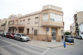 Apartamento en Orihuela Ciudad. Casa en esquina en centro de orihuela