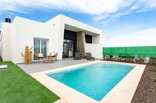 Casa aparellada a Algorfa. Villas pareadas de obra nueva en una planta con piscina privada