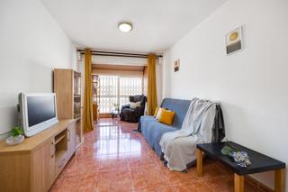Apartment in Calle calle almoradi 7. Apartamento de 2 dormitorios con piscina comunitaria y a 300m de
