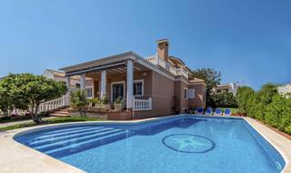 Chalet à Cañada del Molino. Villa de lujo playa de la mata. urbanizacion privada