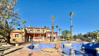 Chalet à Montesinos (Los). Descubre el lujo y la tranquilidad casa de campo en rojales con