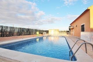 Casa a Almoradí. Casa  con piscina sobre  una parcela de 1389 m2