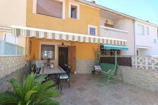 Maison jumelée à Playa de los Náufragos. Adosado sur en los náufragos