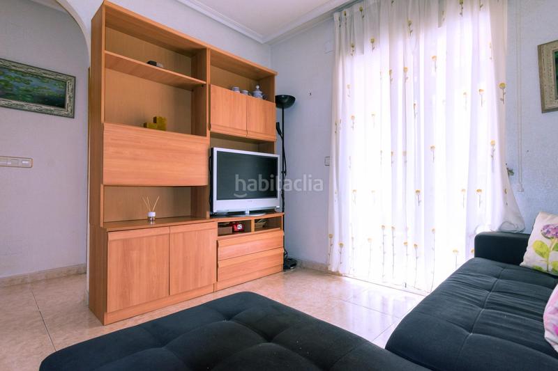 Foto 841fb703-ae50-45b6-ad20-e8a58f2e5678. Apartamento en calle san emigdio 27 luminoso apartamento de 2 dormitorios con terraza orientada al sureste en Torrevieja