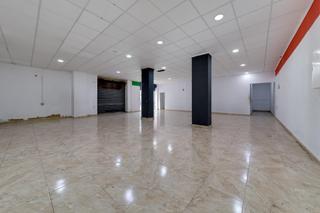 Business premise in El Acequión. Oportunidad única en calle valencia esq. urbano arregui!