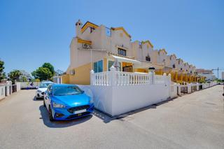 Casa adossada a El Raso. Adosado en venta en guardamar del segura.