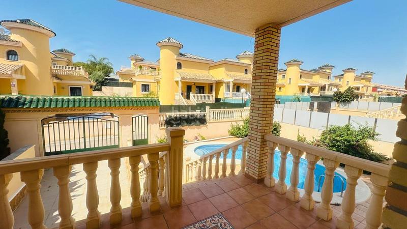 Foto 47040382-aac7-4e1d-aad9-74669786502e. Chalet con parcheggio in Los Almendros Orihuela