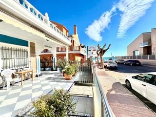 Casa adossada a Los Europeos. Chalet adosado en segunda línea de la playa de la mata torreviej