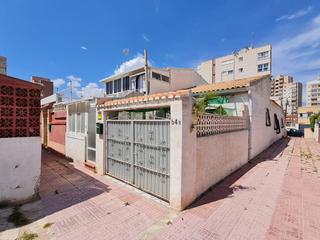 Maison jumelée à Calle calle marcelina 115. Adosado en esquina con orientación sur en nueva torrevieja
