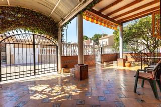 Maison jumelée à Calle calle la sagra, 33 33. Bungalow a la venta en los altos