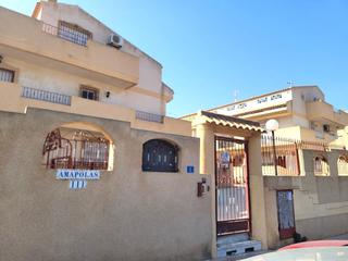 Casa adosada  Calle de nicolás bussi. Vivienda adosada espaciosa, 3 dormitorios, 3 baños, garaje cerra