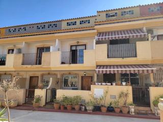 Maison jumelée  Calle de nicolás bussi. Vivienda adosada espaciosa, 3 dormitorios, 3 baños, garaje cerra