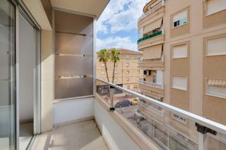 Apartamento en Las Piscinas Naturales. Apartamento en venta en torrevieja