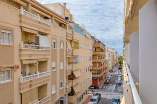 Appartement en Las Piscinas Naturales. Apartamento en venta en torrevieja