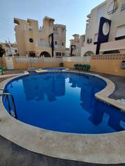 Dúplex  Calle madame curie. Casa adosada de estilo moderno a 185 m del mar en torrevieja