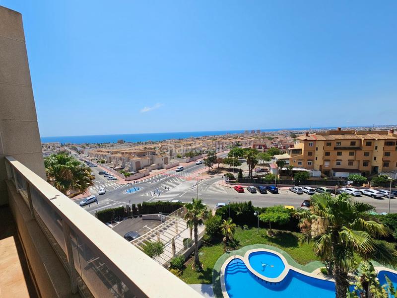 Foto 2bc808ab-5163-4915-9238-ba56a29b4df1. Ático en calle calle perseo !vistas panorámicas al mar, garaje, trastero, solarium privado!... piscina común. en Torrevieja