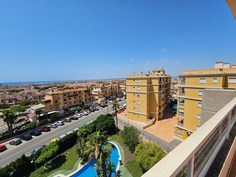 Foto 326fac49-154e-40b8-a07a-4f924466418d. Ático en calle calle perseo !vistas panorámicas al mar, garaje, trastero, solarium privado!... piscina común. en Torrevieja