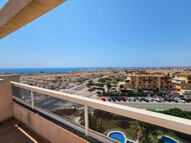 Foto a3365886-fccc-45ee-b884-4f59190bb6ae. Ático en calle calle perseo !vistas panorámicas al mar, garaje, trastero, solarium privado!... piscina común. en Torrevieja