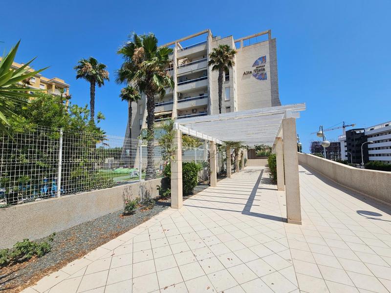 Foto e88a567d-0fe4-418c-9558-fd98964821f0. Ático en calle calle perseo !vistas panorámicas al mar, garaje, trastero, solarium privado!... piscina común. en Torrevieja