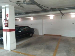 Aparcament cotxe a Calle vega baja del segura 10. Plaza de garaje en la playa de los náufragos, torrevieja tu refu
