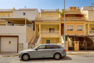Maison jumelée à Montesinos (Los). Adosado en venta en los montesinos